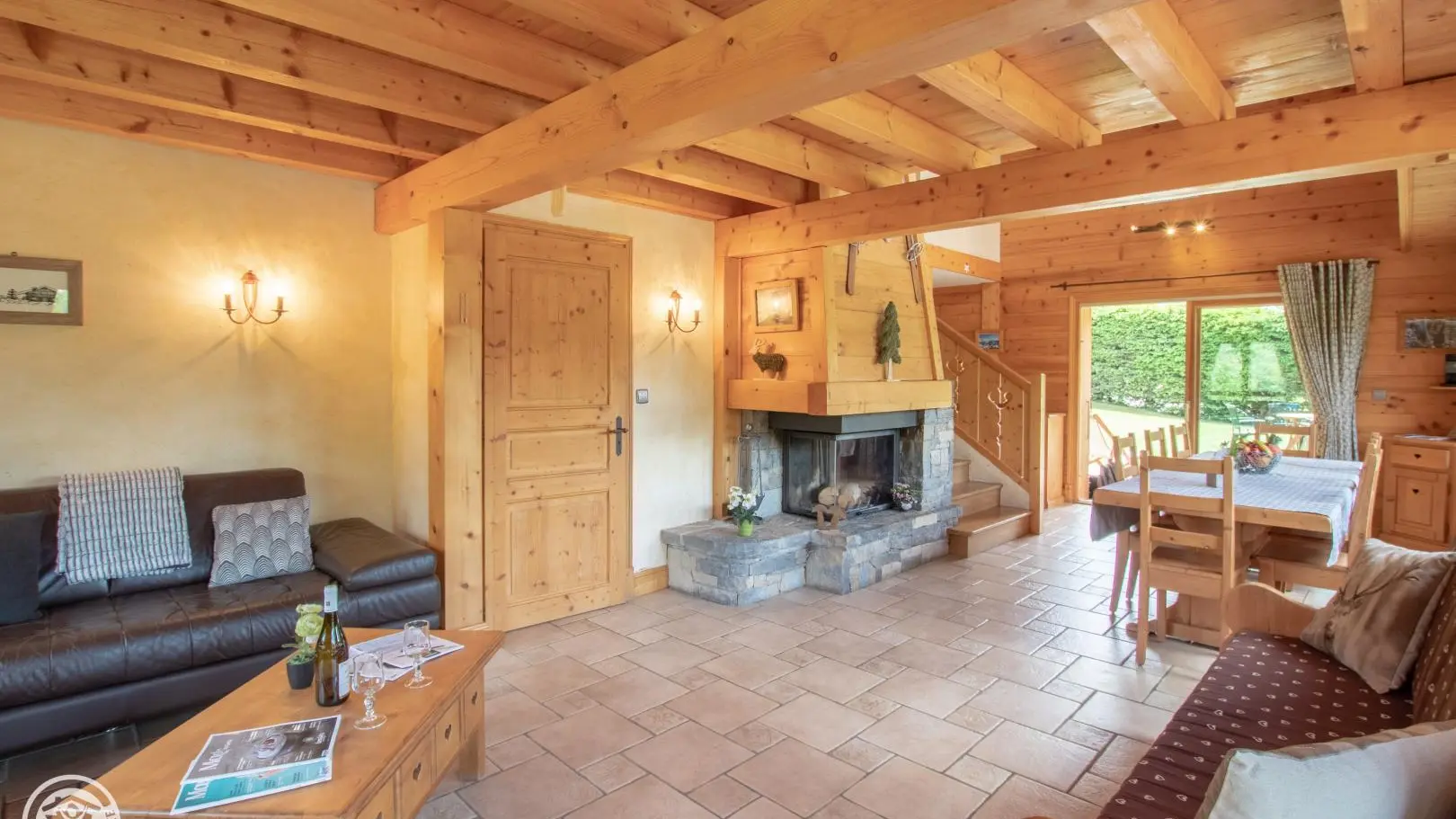 Cheminée avec bois fourni