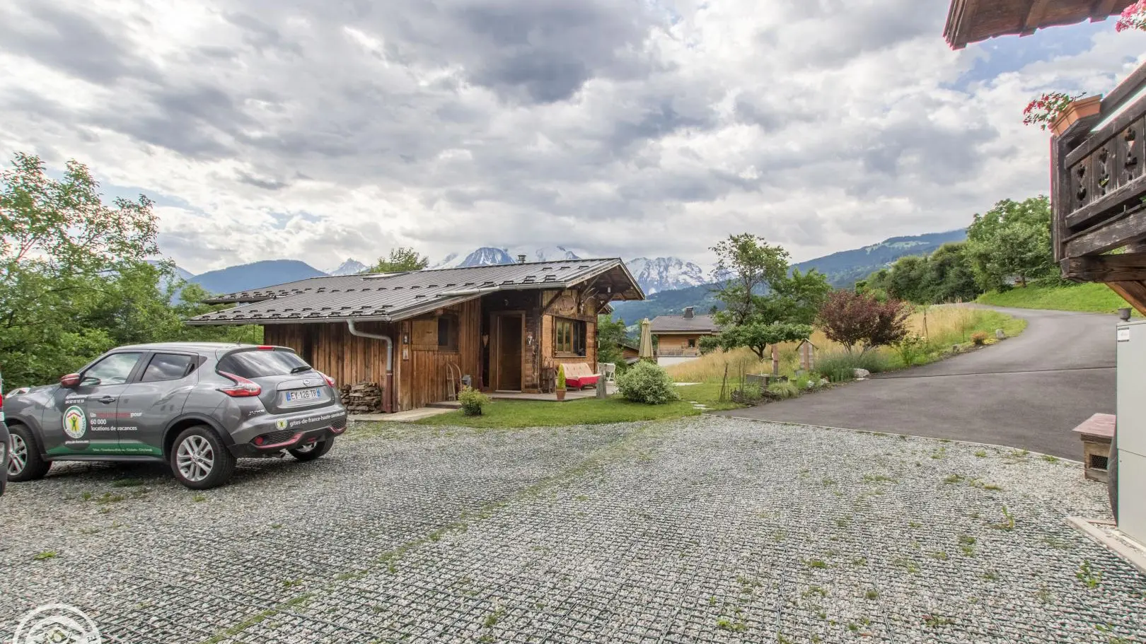Parking à côté du gîte