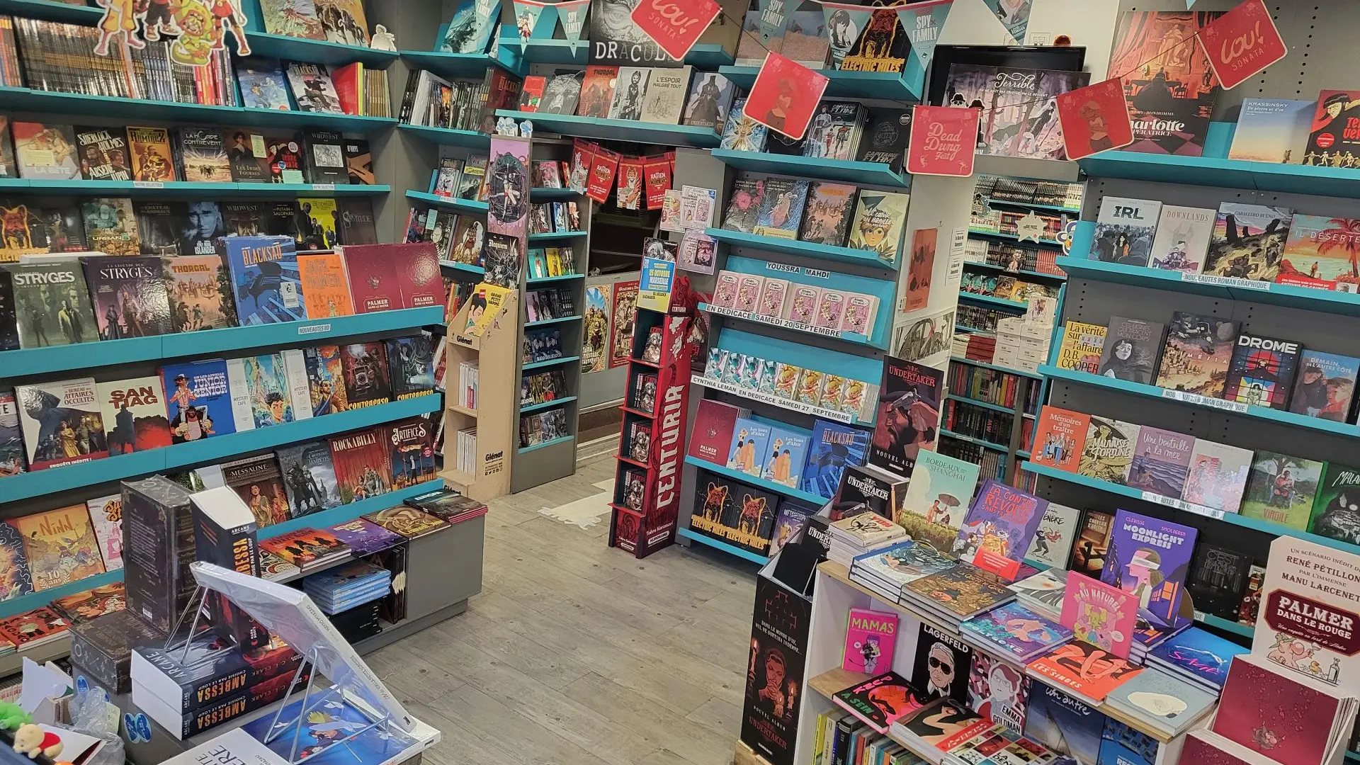 vue des produits sur des rayonnages