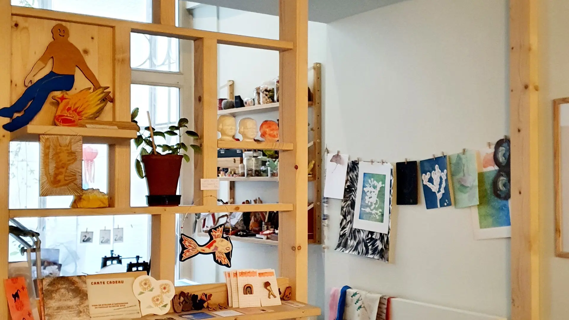 vers le côté atelier