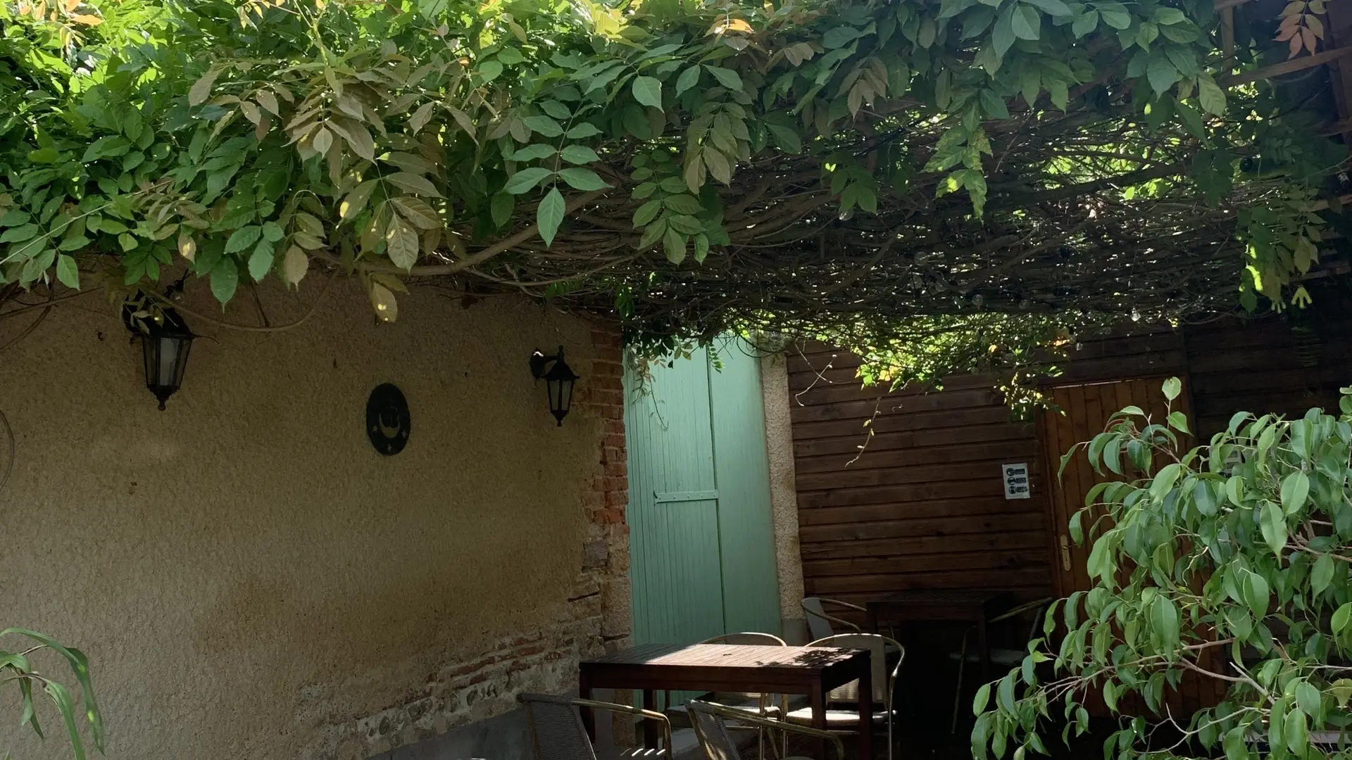La terrasse ombragée