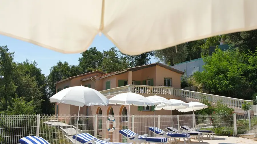 Piscine Gîte La Rose Gîtes de France Alpes-Maritimes à Bendejun