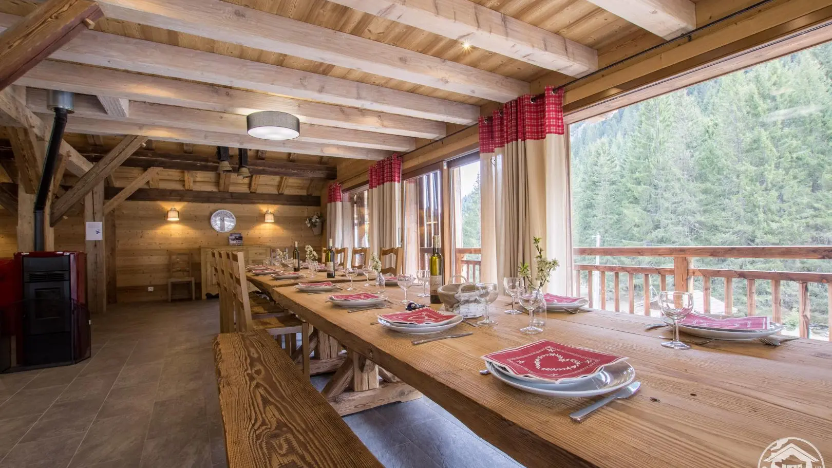 Grande table pour les repas