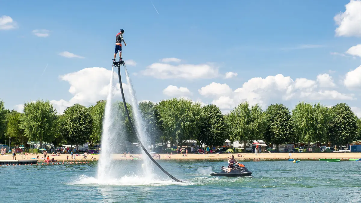 Plan d'eau et Flyboard