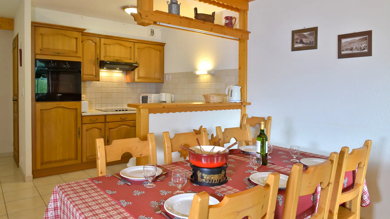 Salle à manger vue cuisine