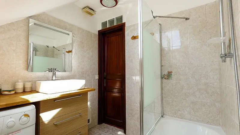 Gîte Les Cytises-Salle de bains-Saint-Étienne-de-Tinée-Gîtes de France des Alpes-Maritimes
