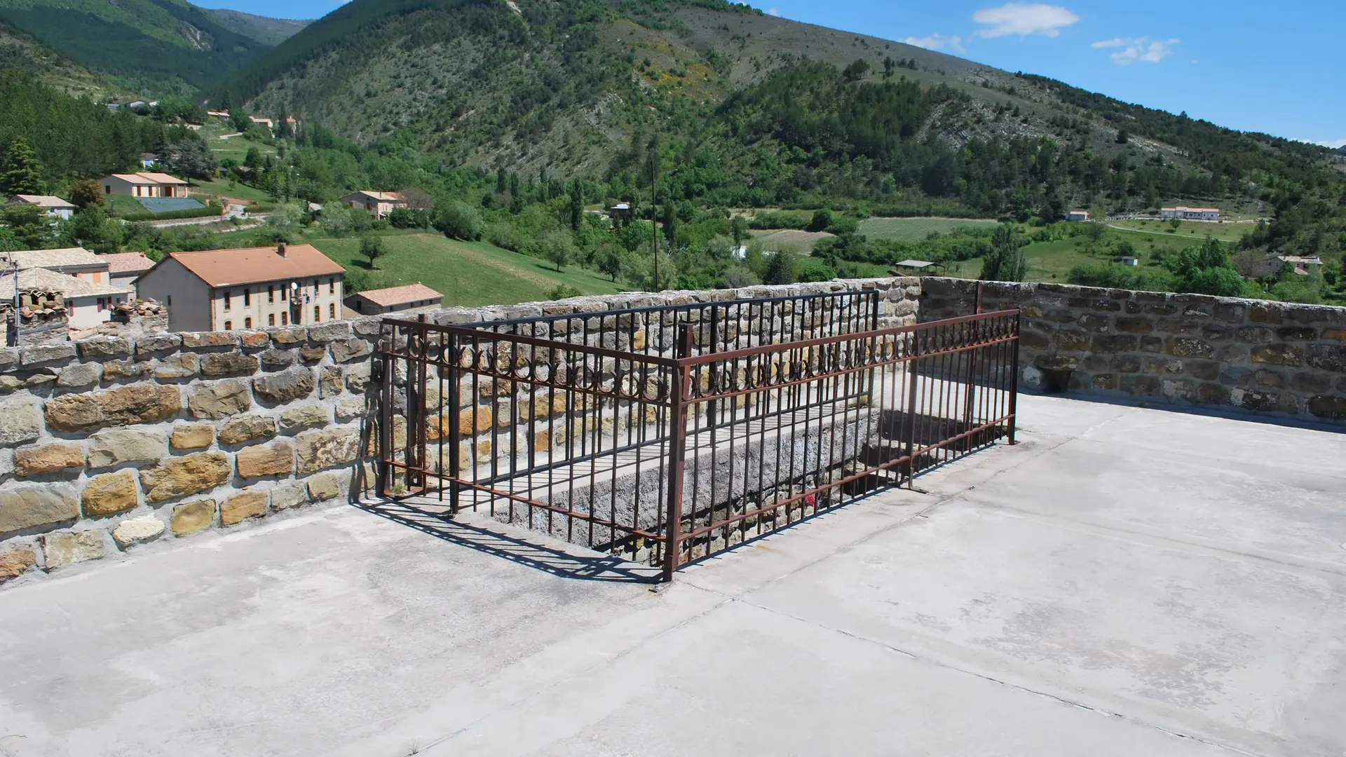 Balcon panoramique sur le village