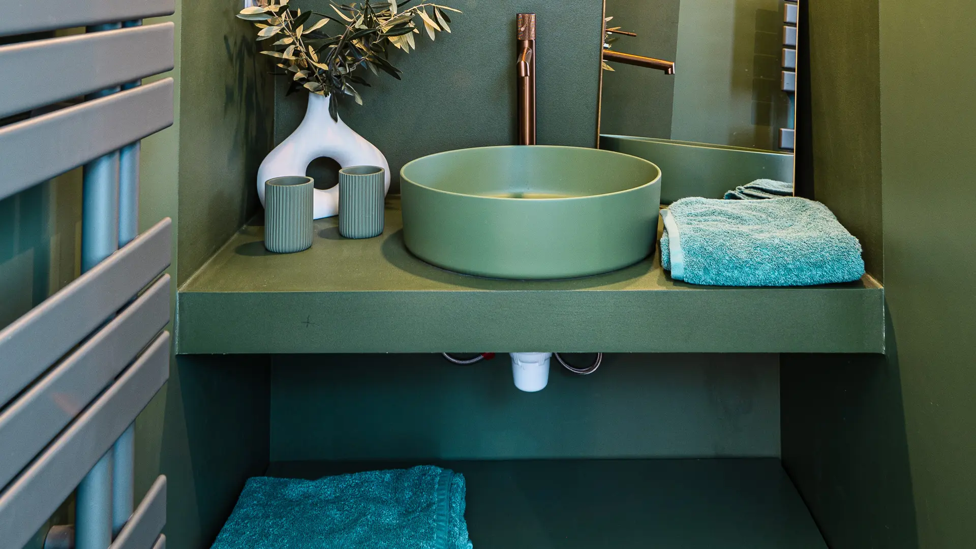 Chaque chambre dispose de sa propre salle de bain ou d'eau