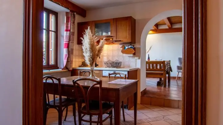 Accès vers cuisine et séjour en enfilade