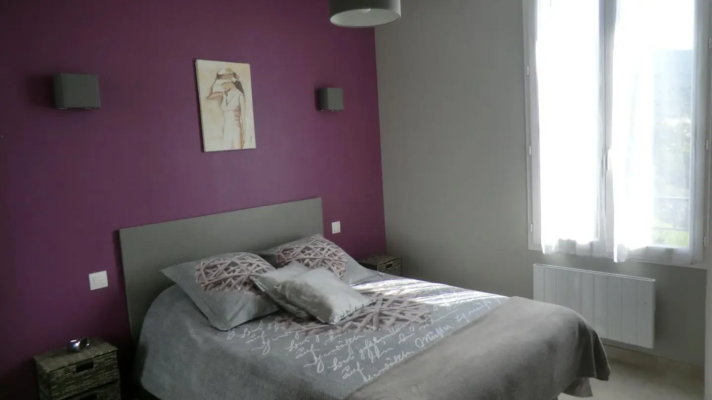 Chambre ( lit en 140). Lit préparé pour votre arrivée. Gîte Magnolia à Colomars Gîtes de France Alpes-Maritimes