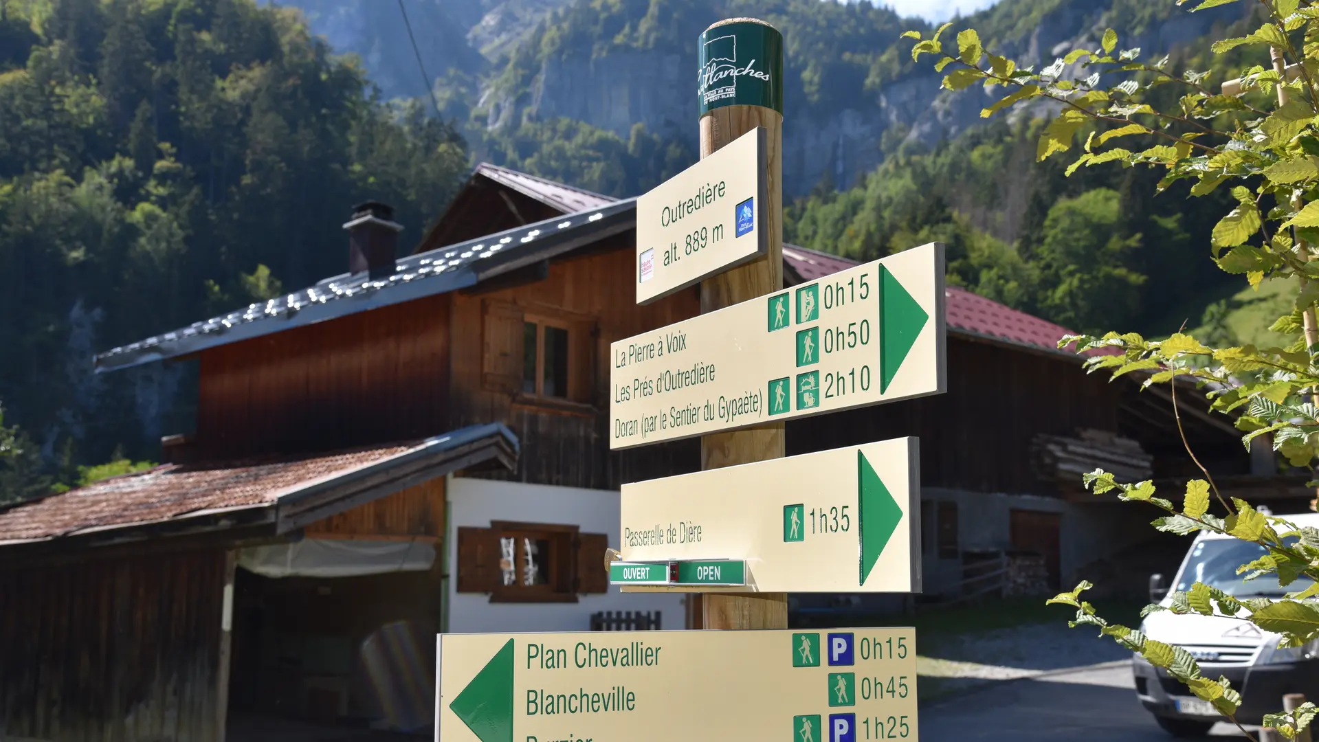 signalétique depuis le village d'Outredière
