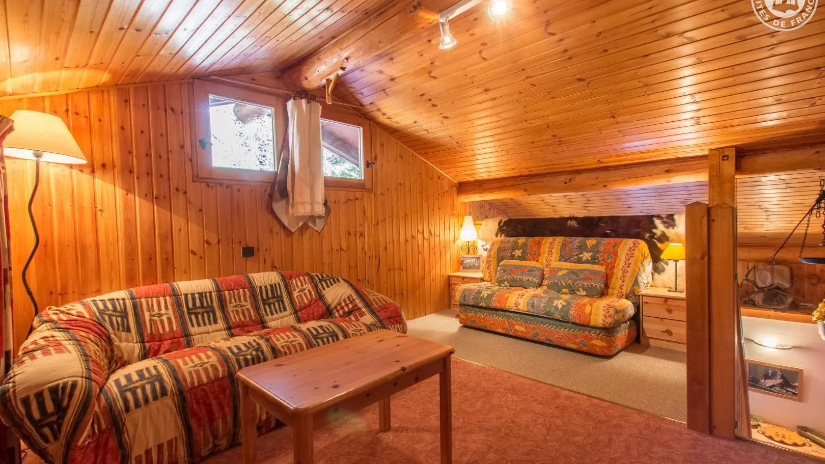 Pour information, le canapé BZ a été remplacé par un très bon lit 140.