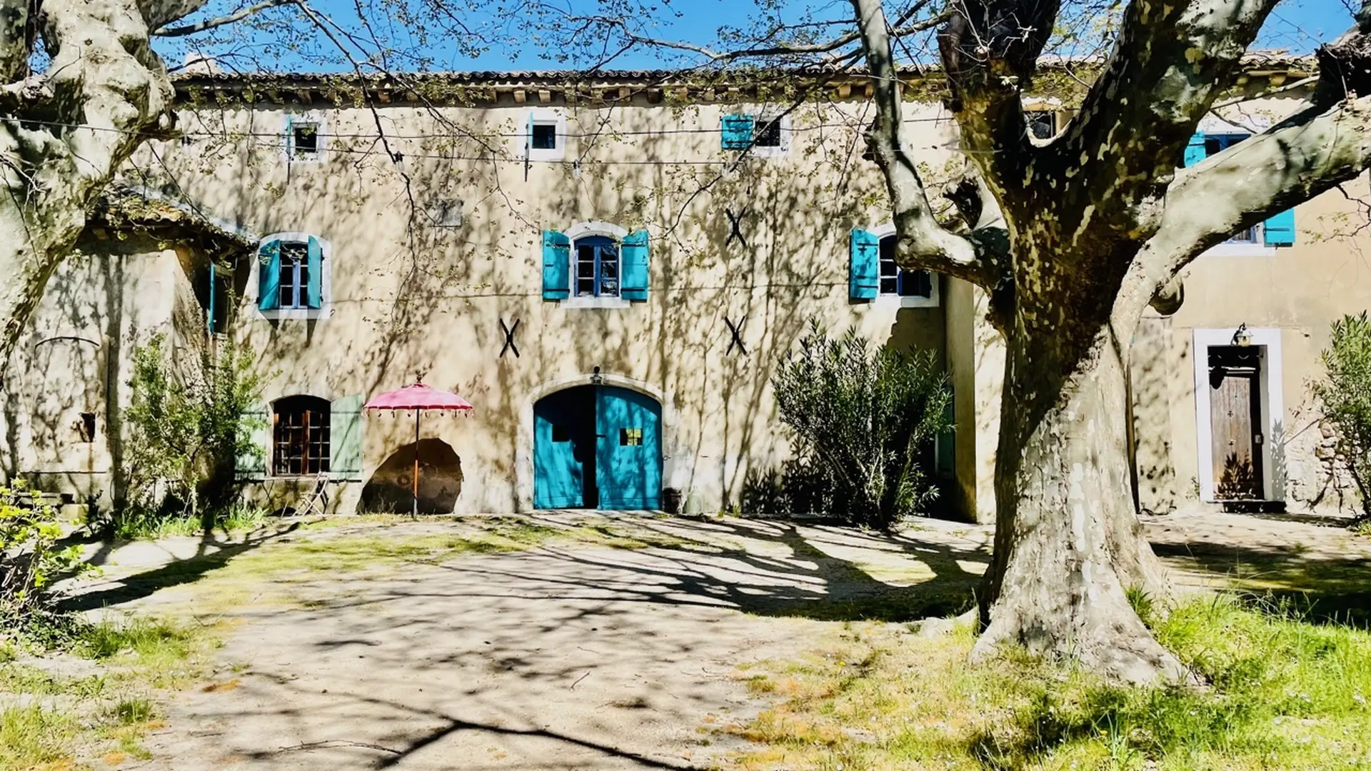 Les Sentiers de l'Abondance in Eygalières Farmhouse