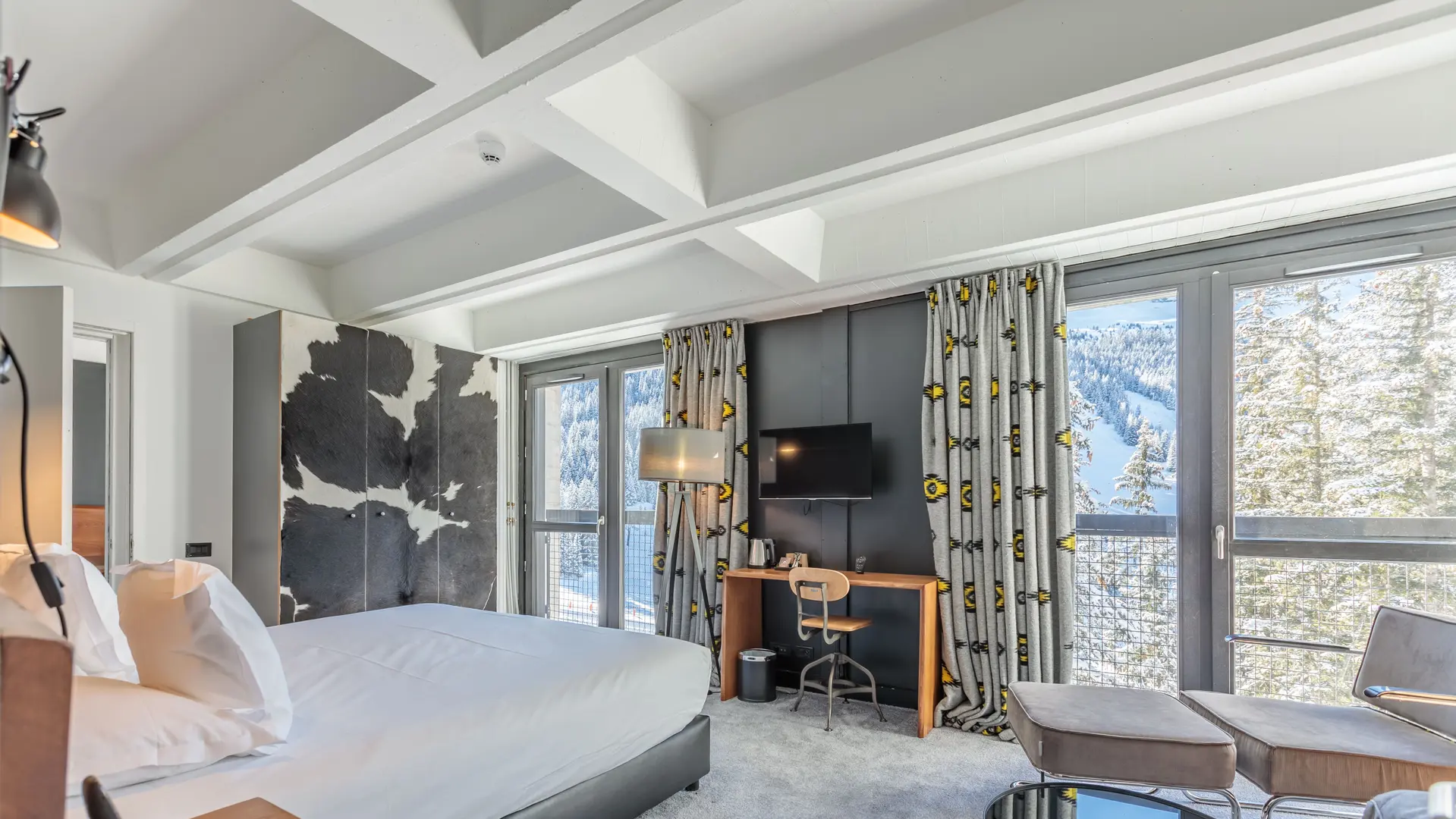 Deluxe room with mountain views