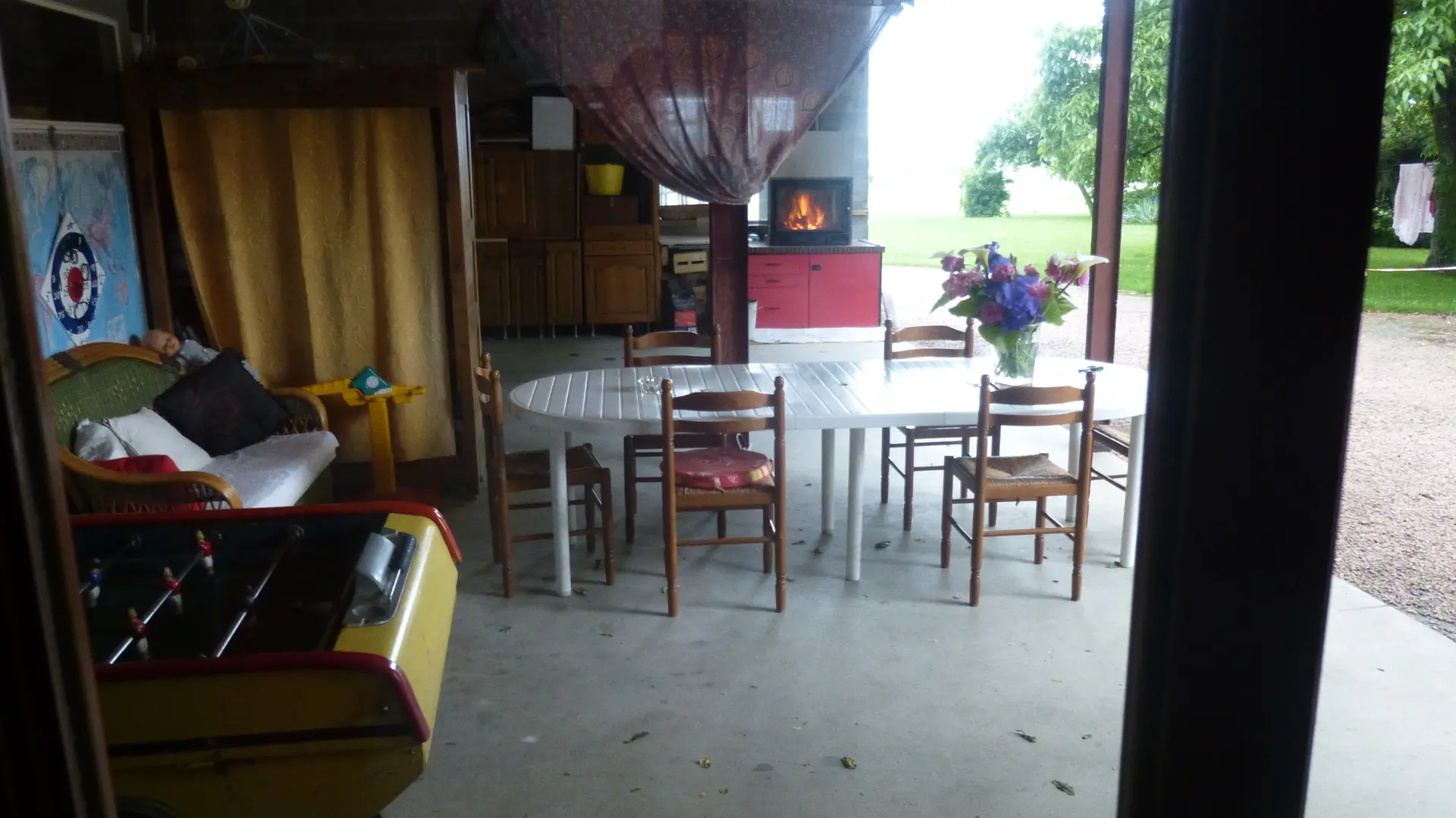 terrasse couverte extérieur, espace jeux