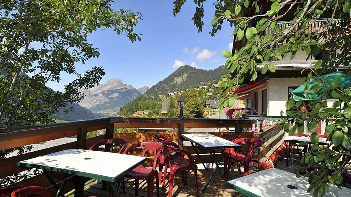 Hôtel_Les_Triolets_Été_terrasse2