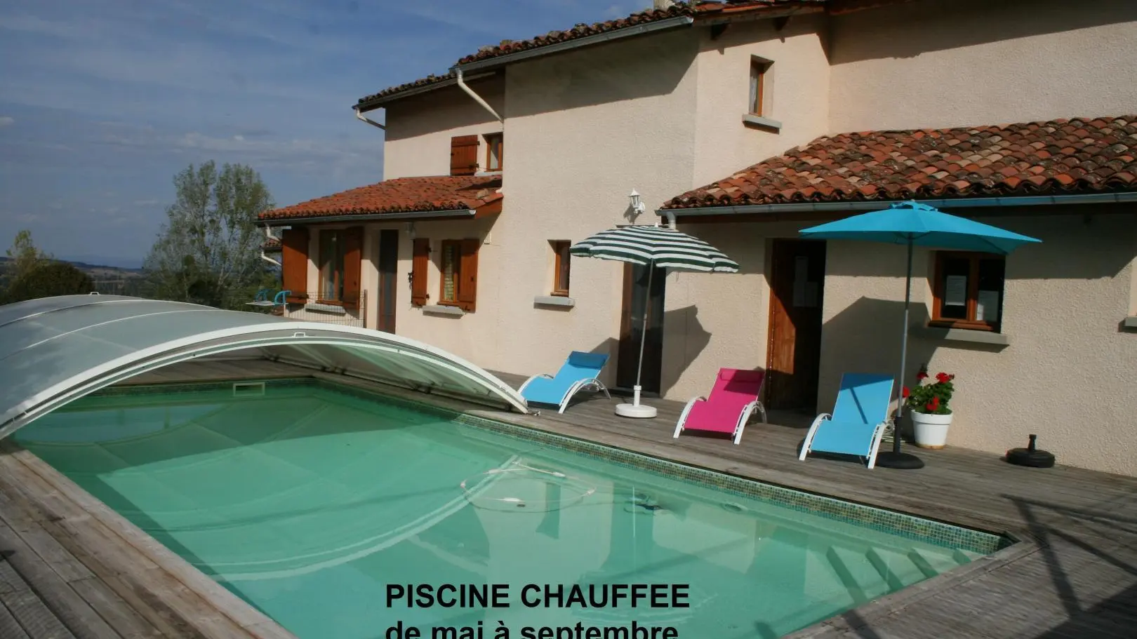 Piscine privative au gite , chauffée de fin mai à septembre
