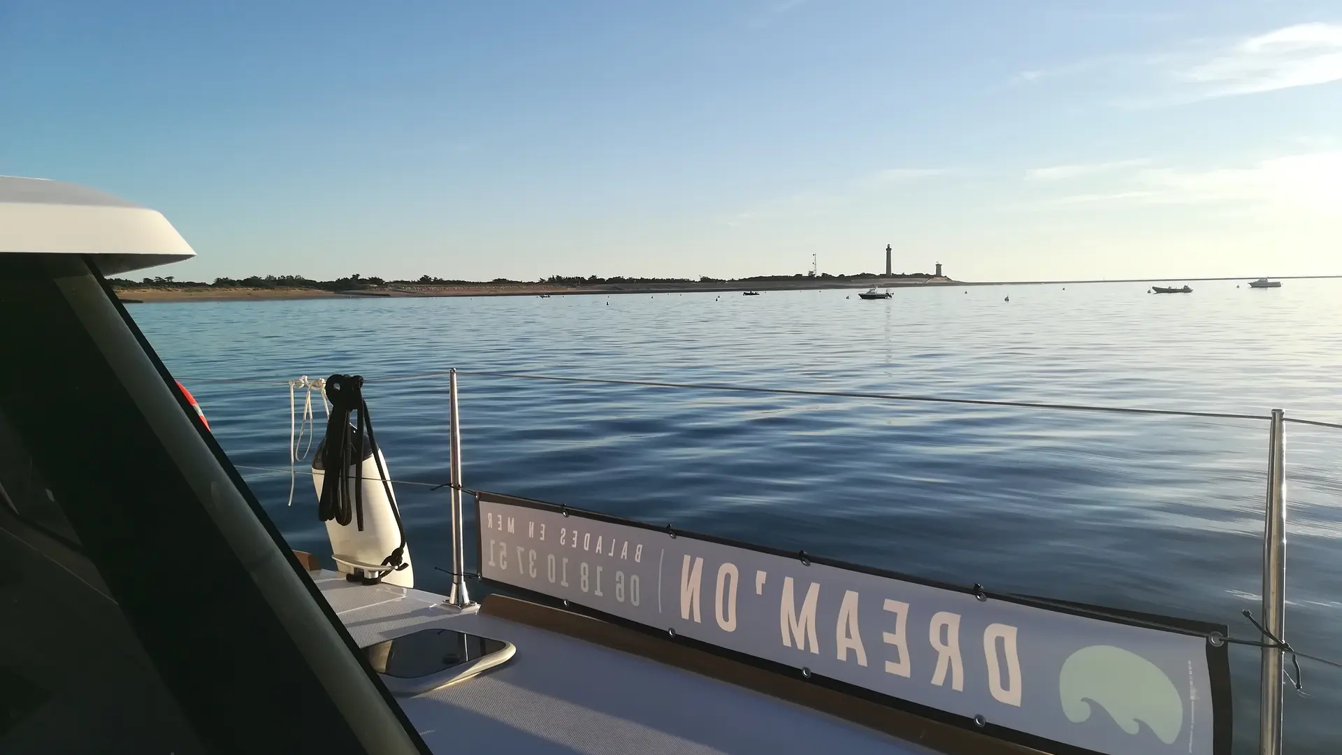 Tagesausklang auf See am Leuchtturm Whale Lighthouse
