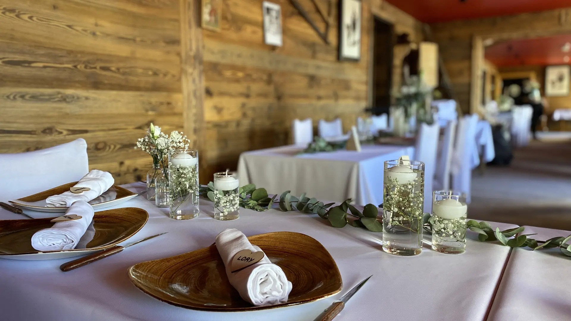 Gros plan sur  la décoration de table pour un mariage