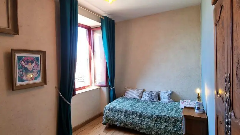 1er niveau : chambre 3 : 1 lit 90.