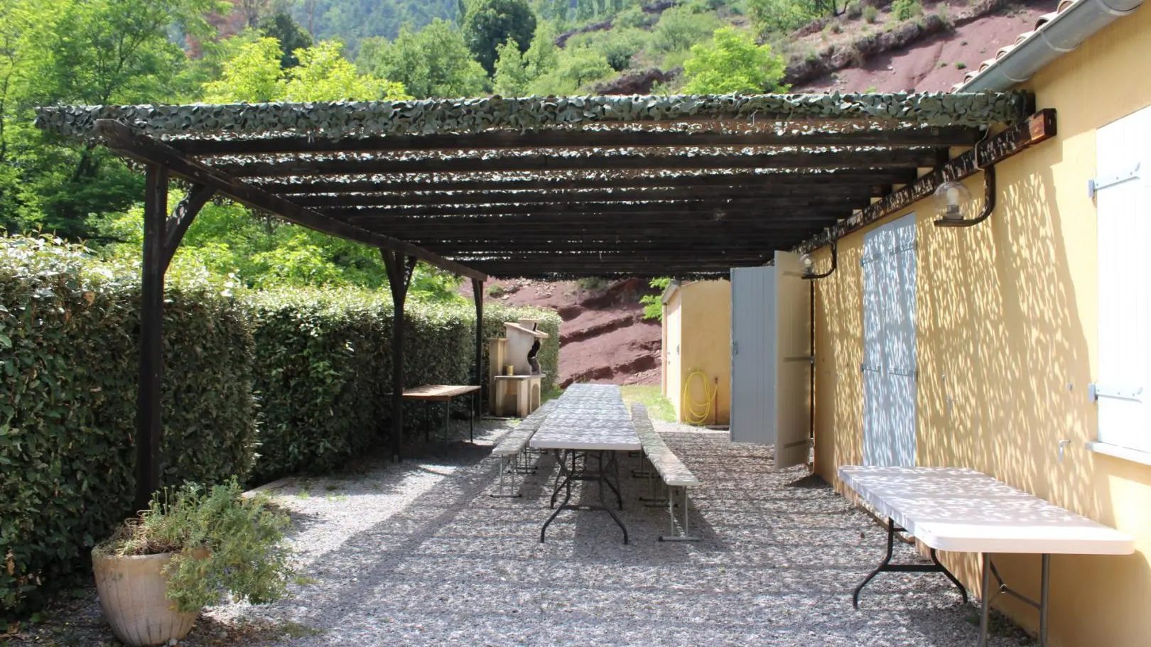 Terrasse - Gîte de Groupe de la Mine Léouvé La Croix sur Roudoule - Gîtes de France Apes-Maritimes