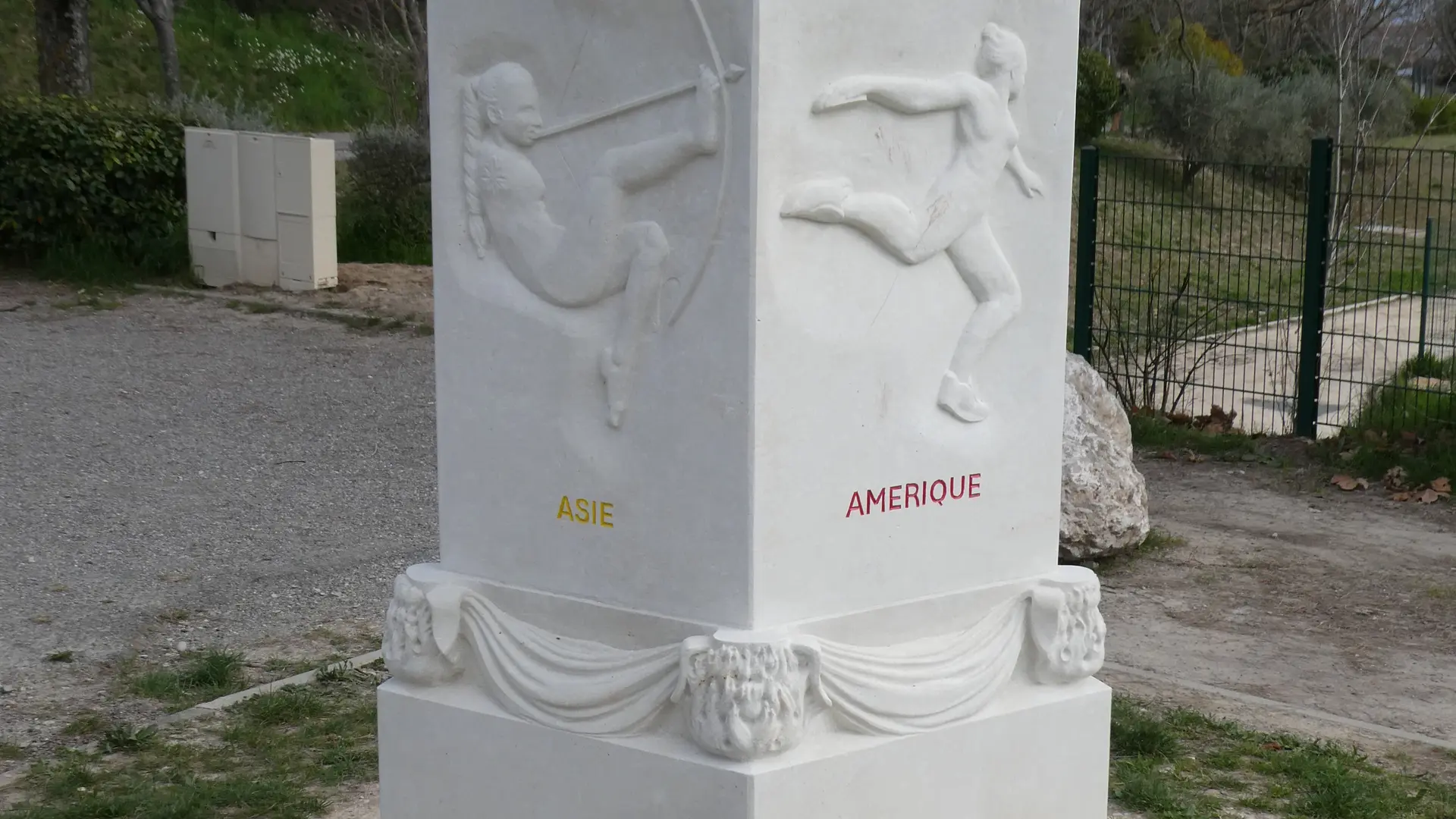 Sculpture les 5 continents et les Jeux Olympiques_Manosque