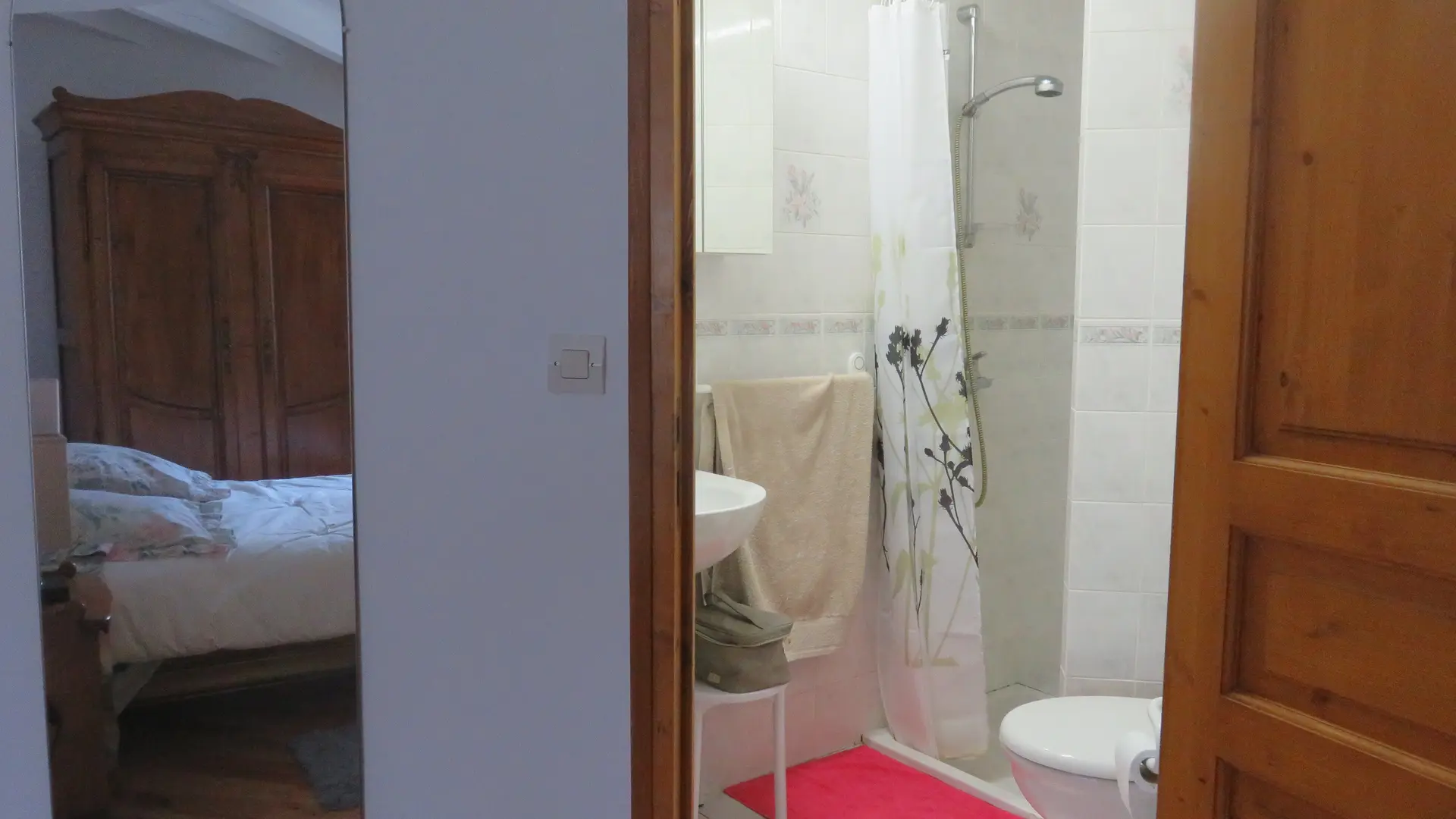 Salle d'eau attenante à chambre 1