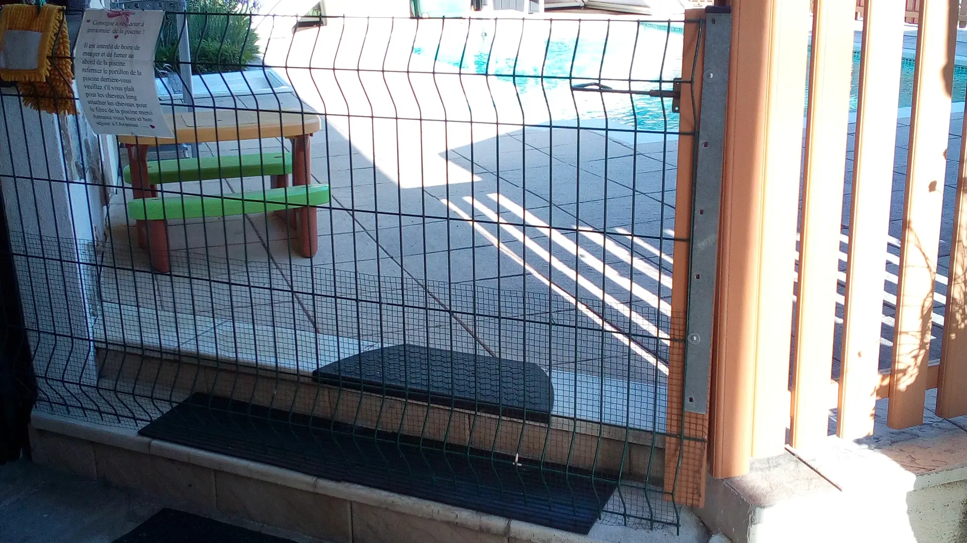 Espace piscine clôturé