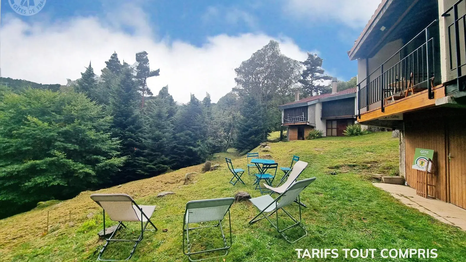 Site au pied de la station de ski de Chalmazel, le triplex ce trouve au n°76.