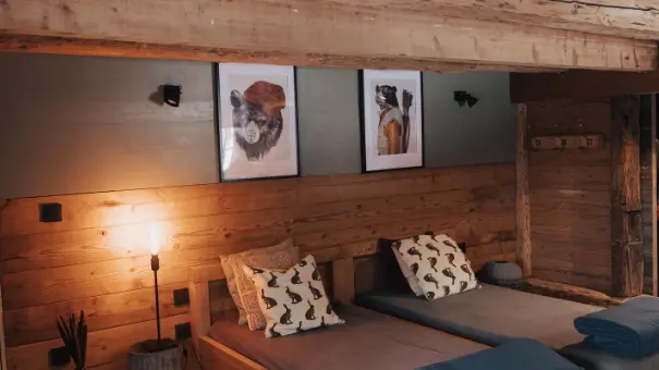 Bedroom 2 with 2 beds 90cm