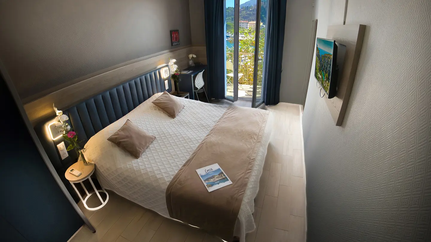 Chambre double vue port hôtel Le Golfe à Cassis