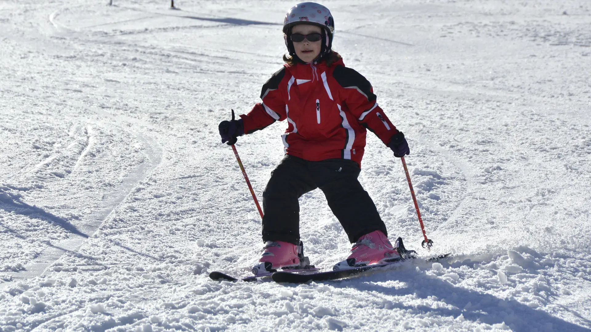 La première descente à ski sur le front de neige du Ludoffaz