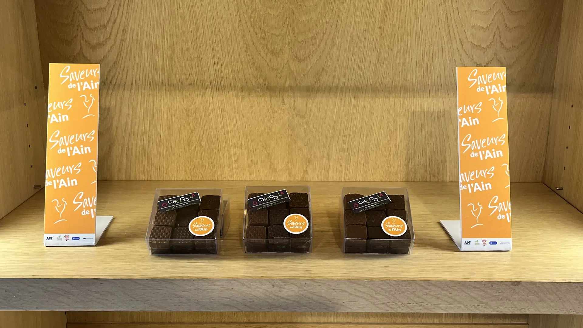 Coffret Retour aux Sources composé de 18 chocolats déclinés en 3 ganaches