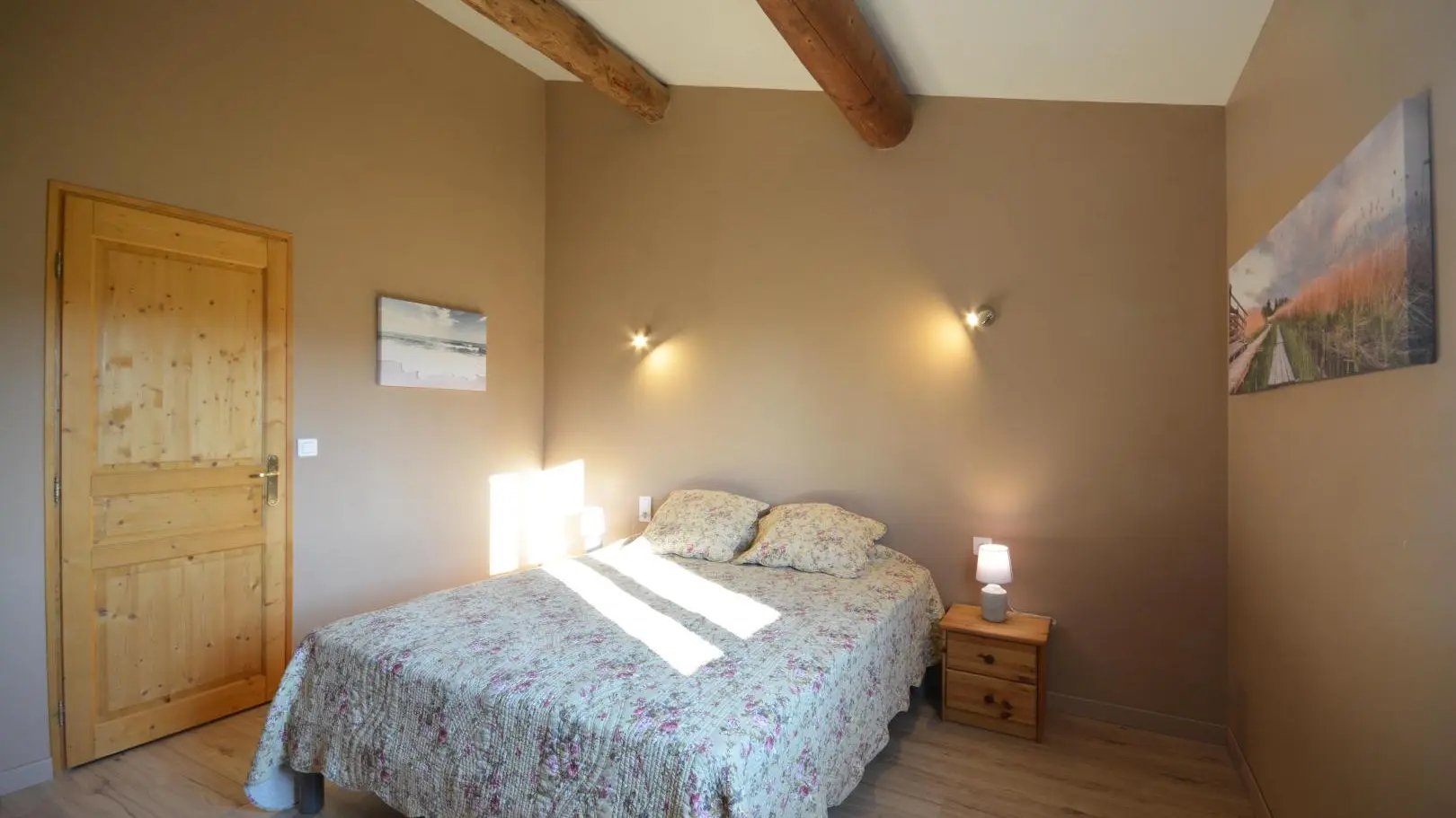 GRANDE CHAMBRE EXPOSEE PLEIN SUD.LUMINEUSE AVEC PLACARD DE RANGEMENT