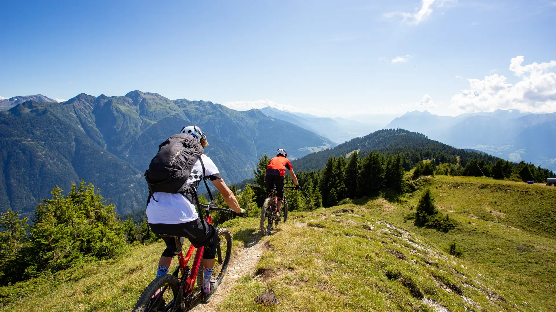 Nombreux départ d'Enduro (Dév'Albertville...)