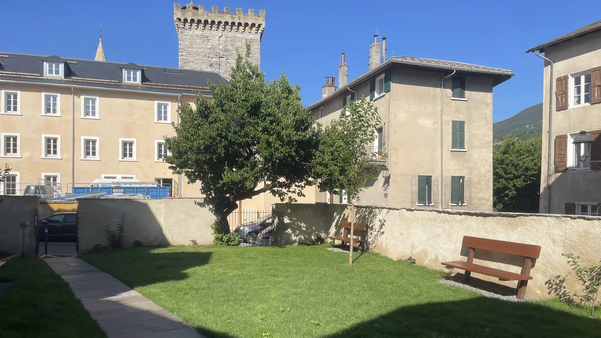 Le jardin de lecture en bas de la maison