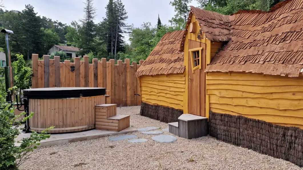 La Cabane Escagassée La Cabane Escagassée