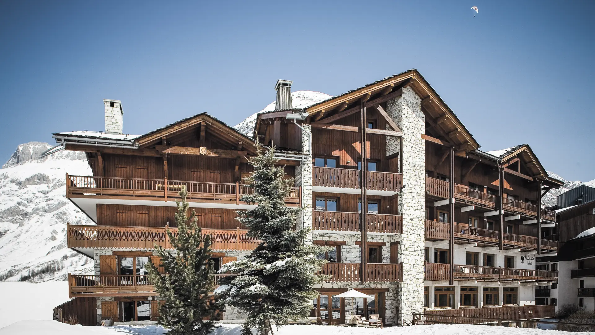 Devanture extérieur hiver - Hôtel Altitude Val d'Isère