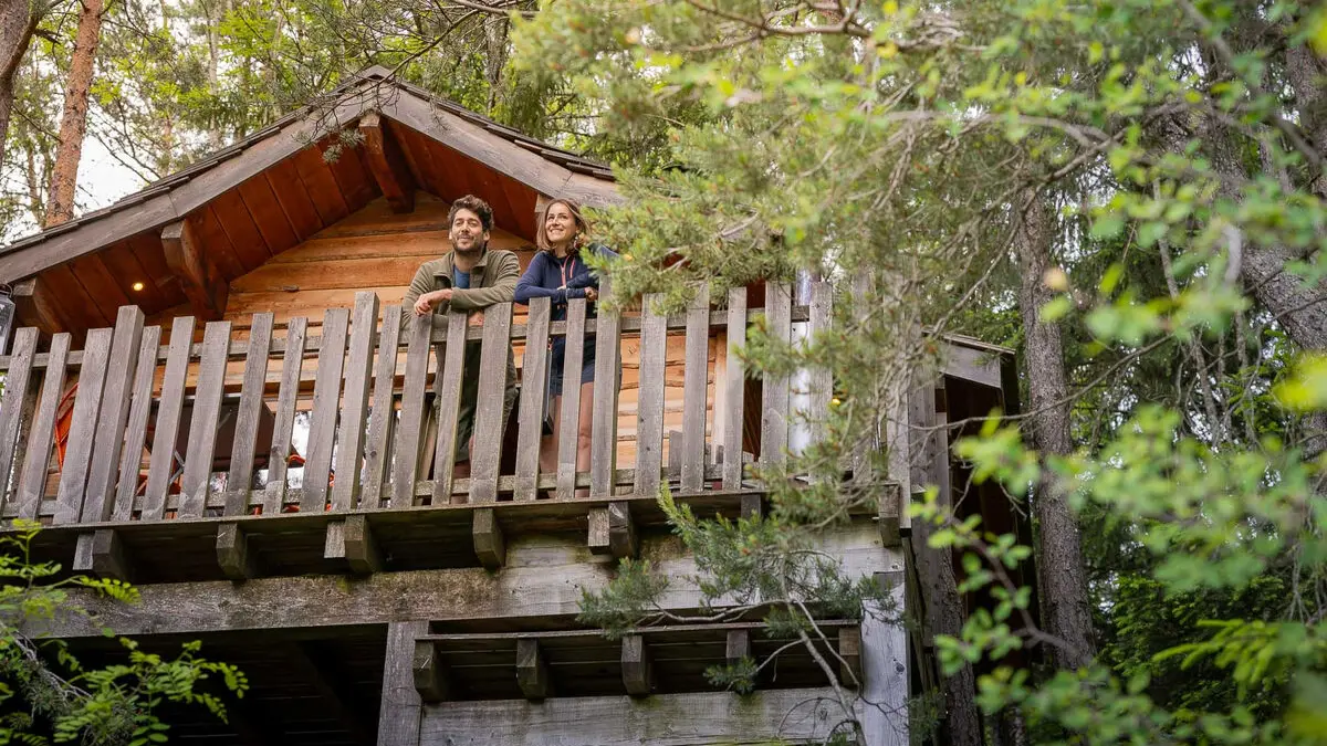 Là-Haut, cabanes perchées
