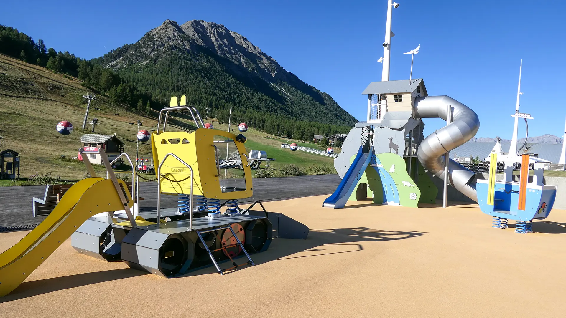 Aire de jeux - Place des Escartons