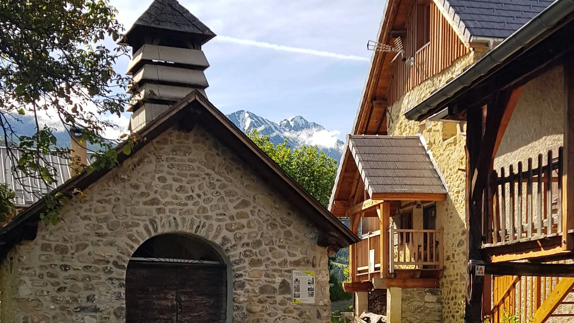 Chapelle et hameau du Bois