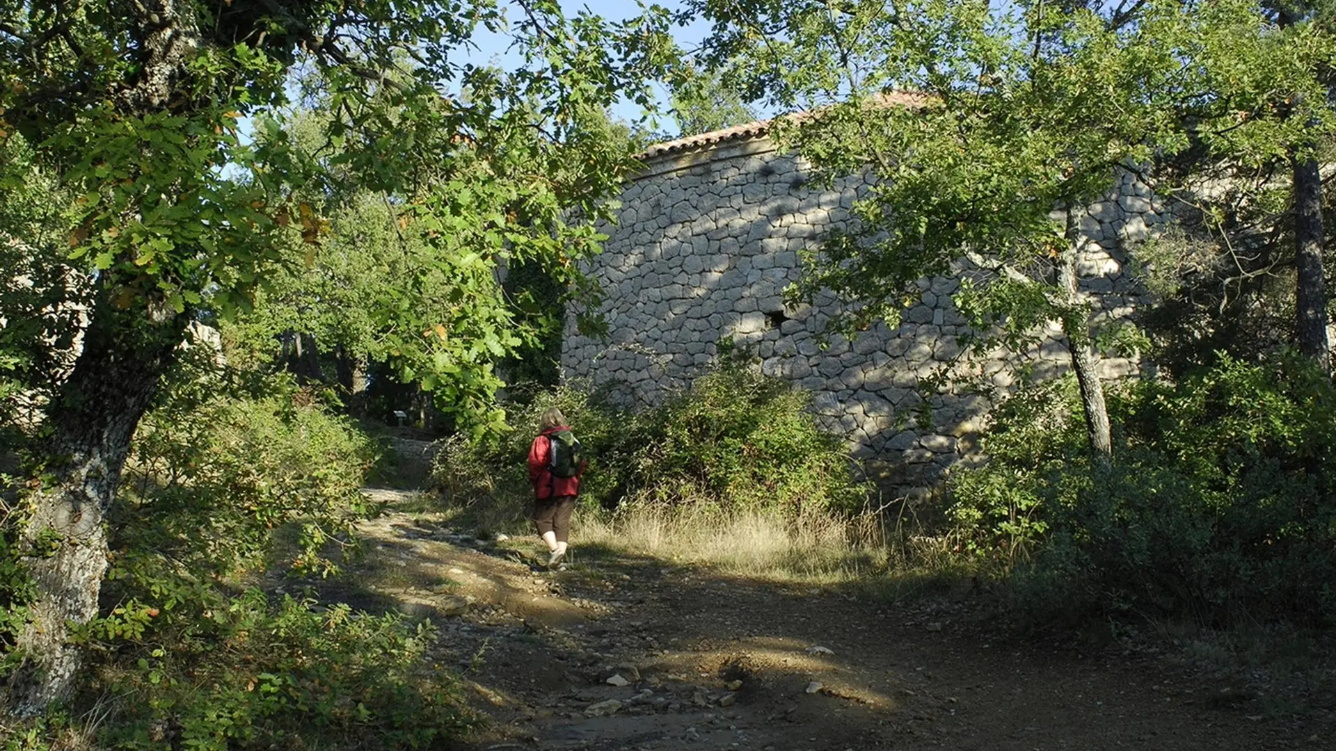 Vue sur la glacière mesurant 23 mètres de haut et de 17 mètres de diamètre