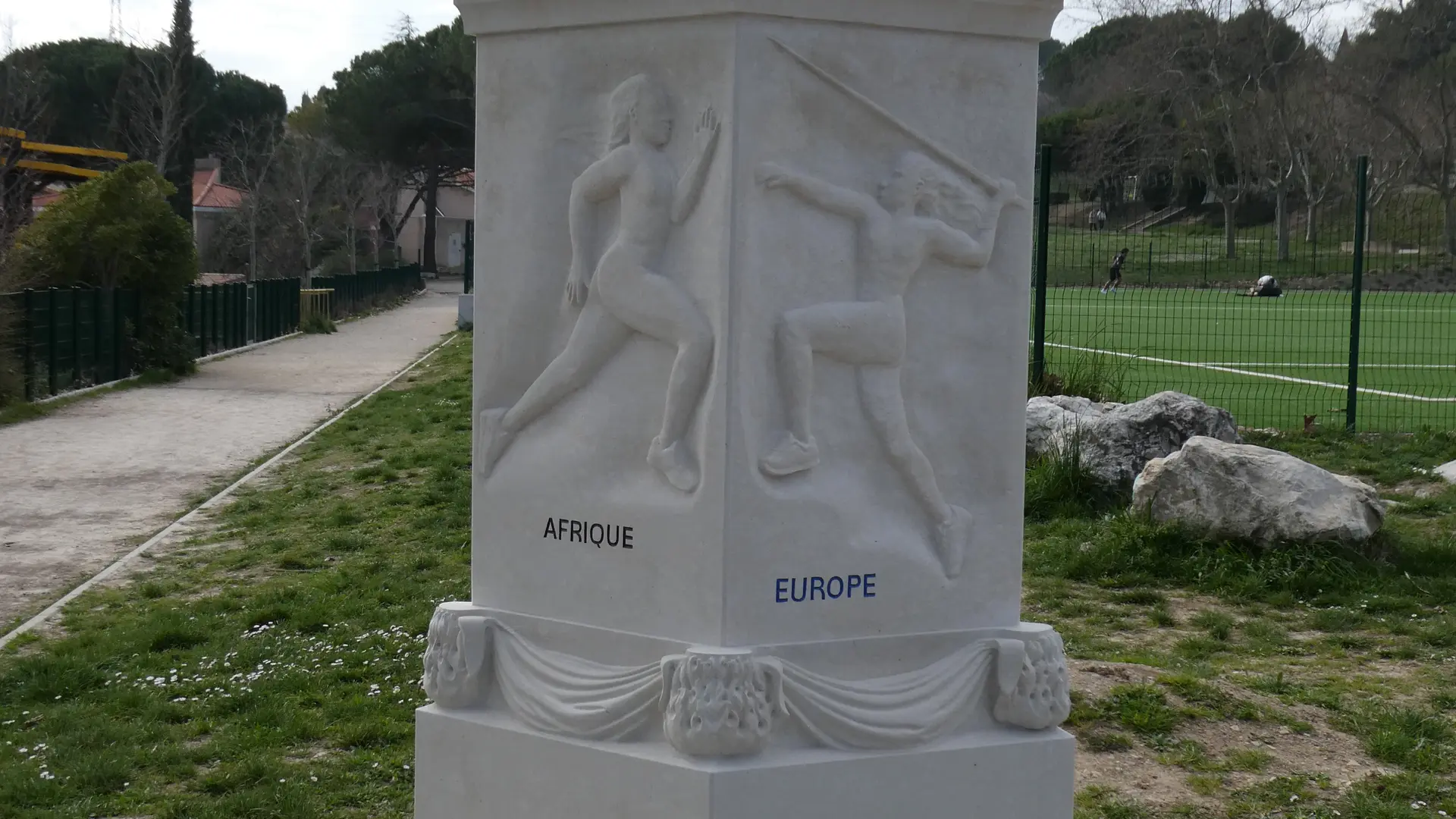 Sculpture les 5 continents et les Jeux Olympiques_Manosque