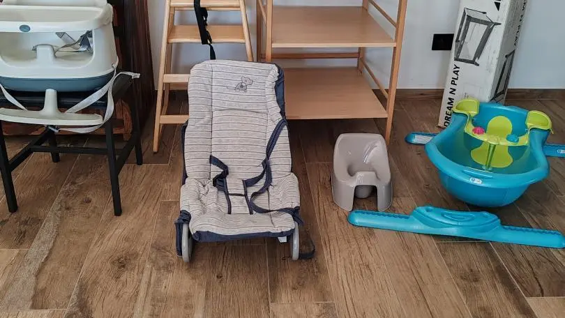 Equipements bébés et enfants à disposition sur demande ( 2 chaises hautes, 2 lits parapluies, table à langer, transat, baignoire évolutive, pot)