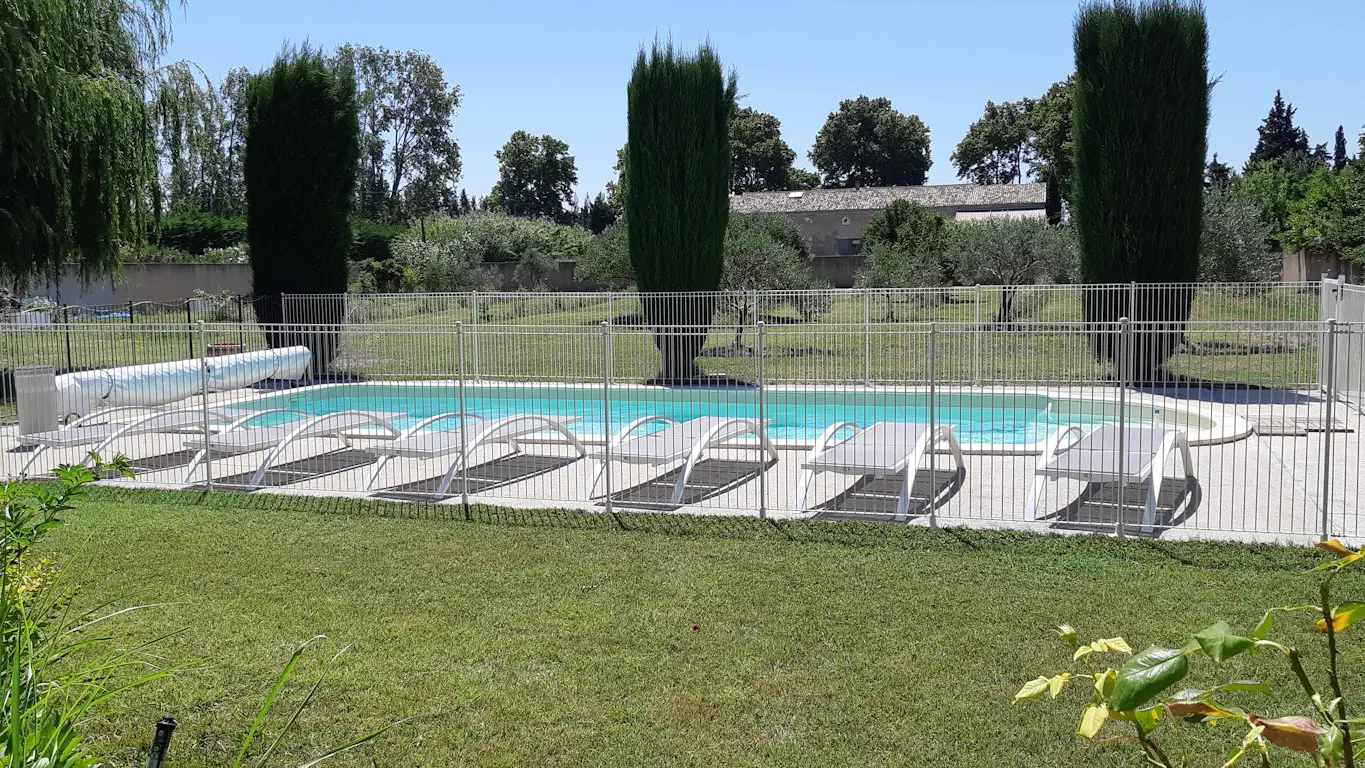 Gîte Mas des Roumaises_Le Thor extérieur jardin et piscine