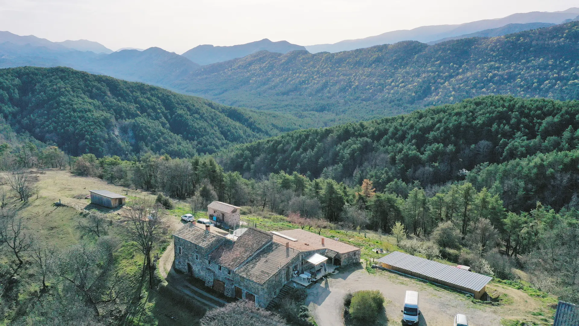 Les gîtes vus du ciel avant la construction des auvents