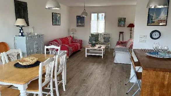 Wohnzimmer + Esstisch