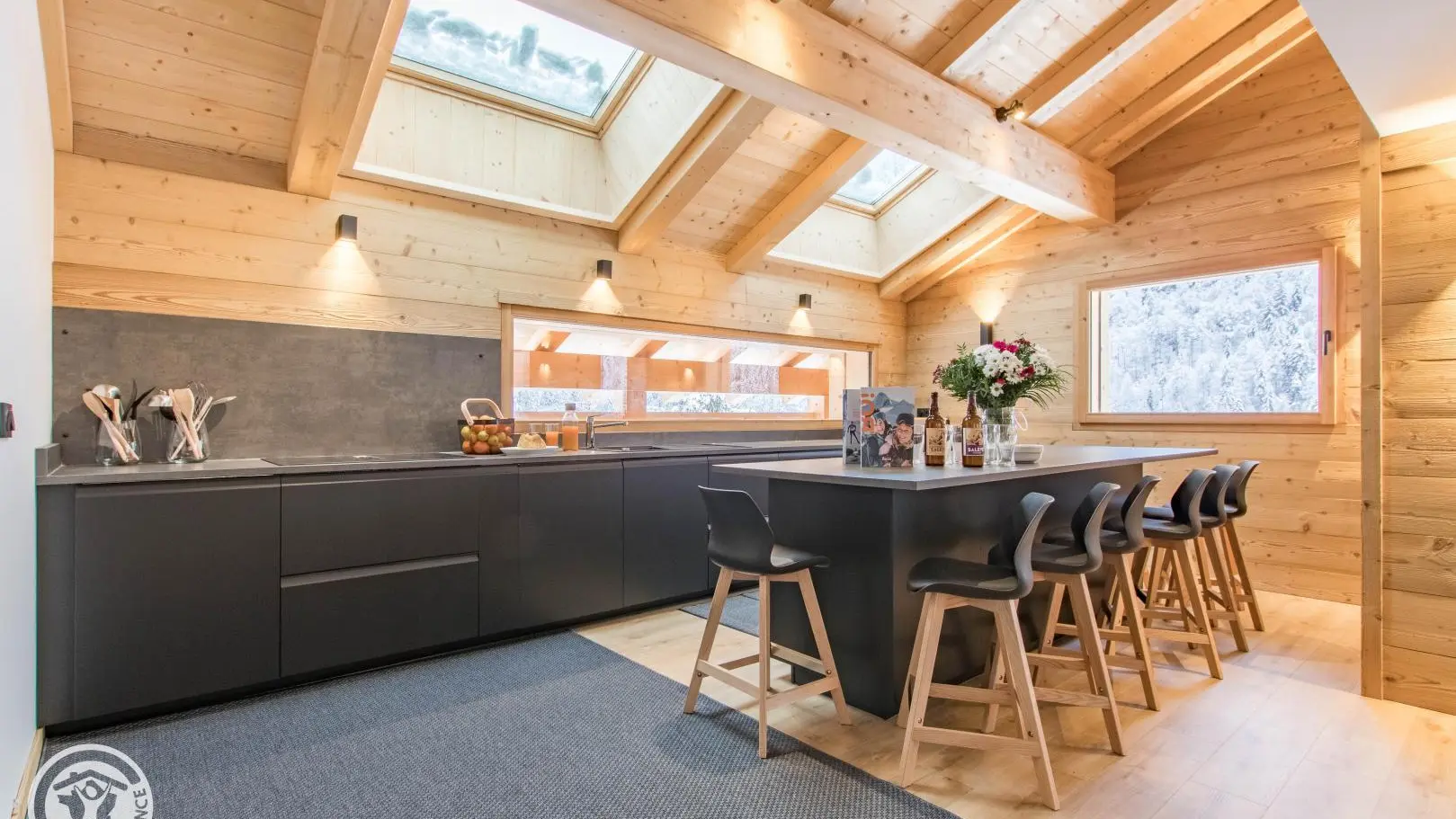 Espace cuisine avec ilot 6 personnes