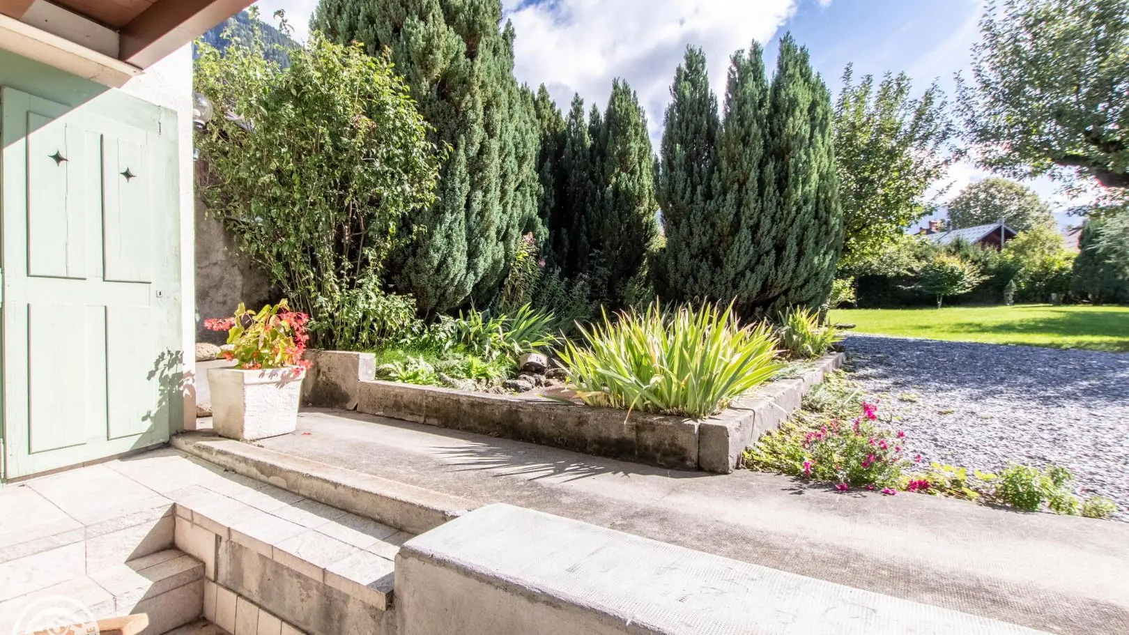 Terrasse avec accès terrain extérieur