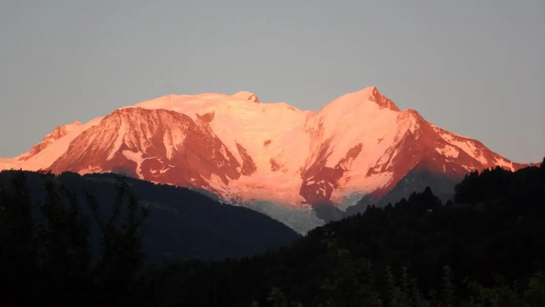 vue du salon en été.
